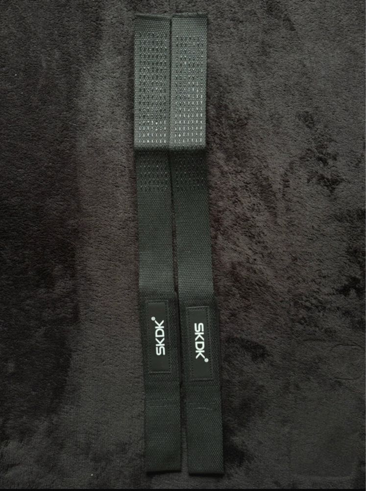 Straps /Alça de levantamento.