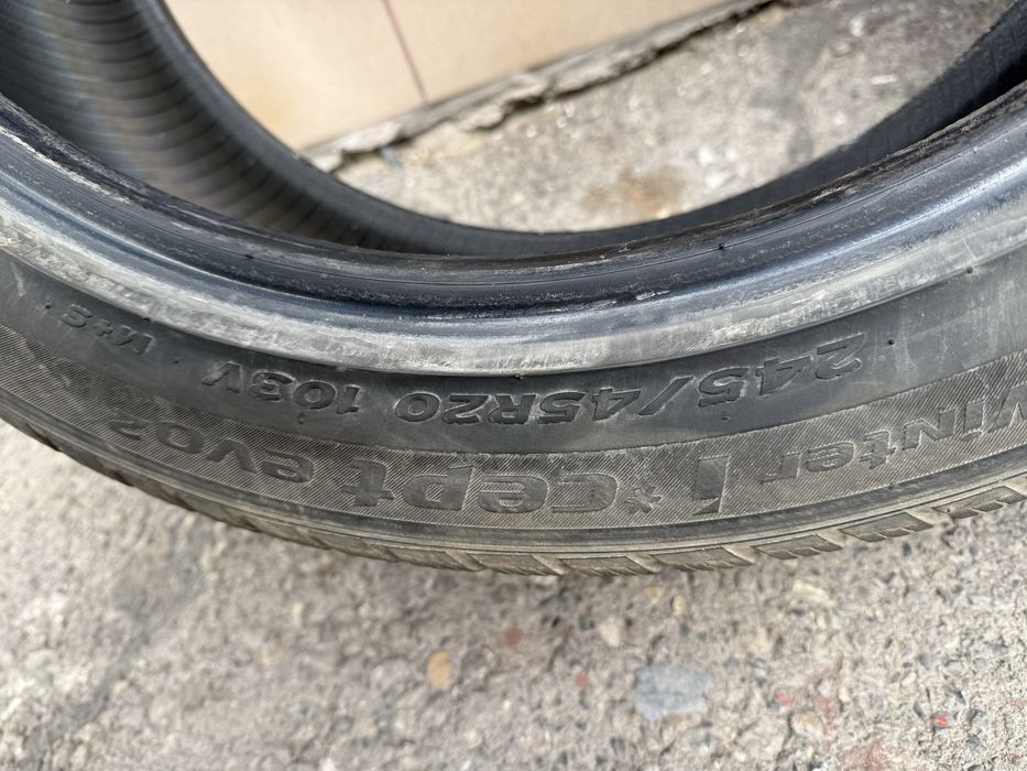 Opony zimowe 245/45R20