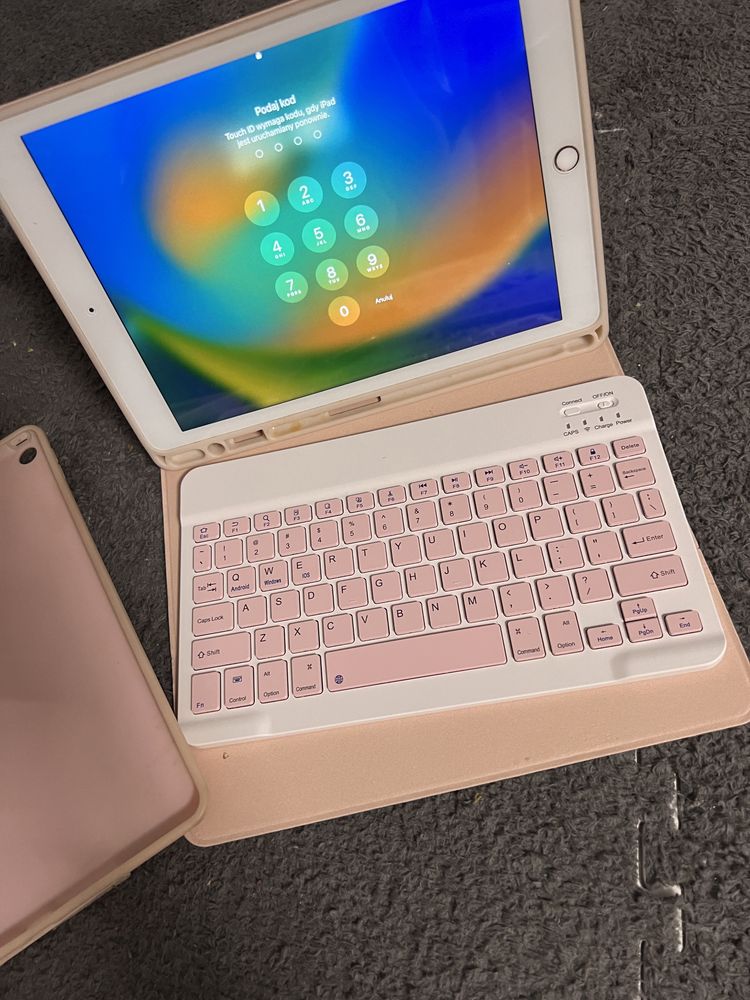 Tablet iPad 8th generacji rose gold 32 GB wifi