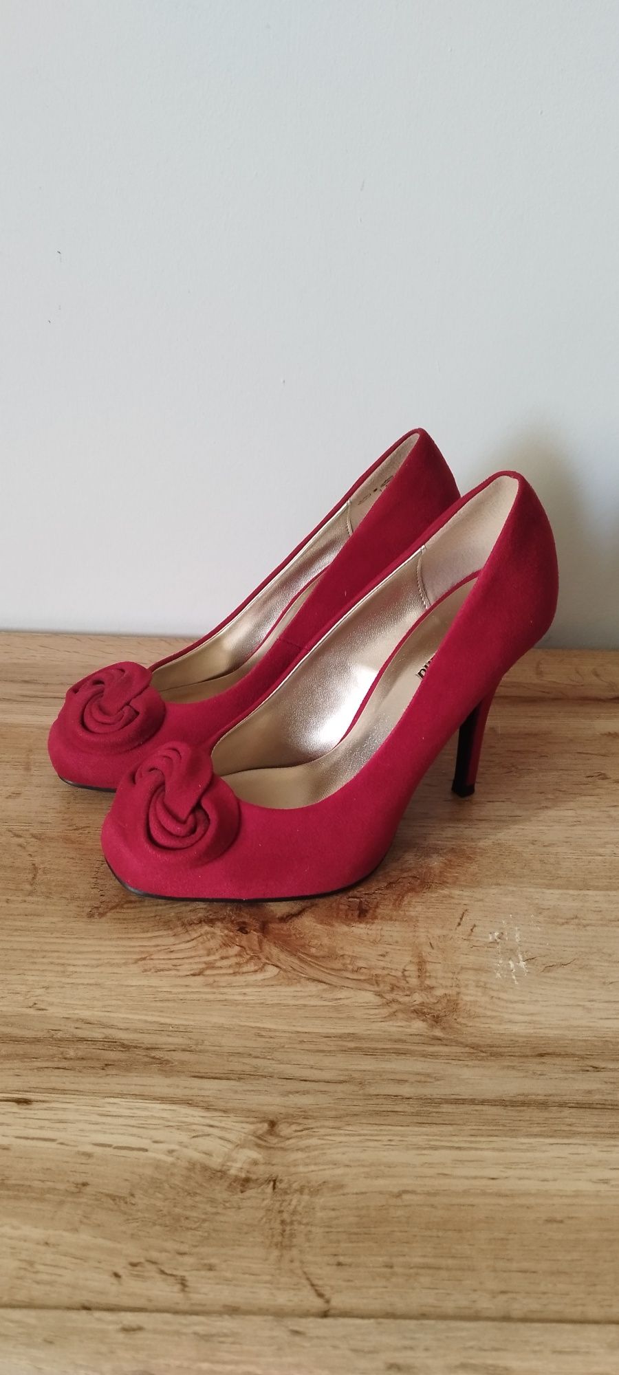 Czerwone czółenka szpilki buty na obcasie Graceland rozmiar 37