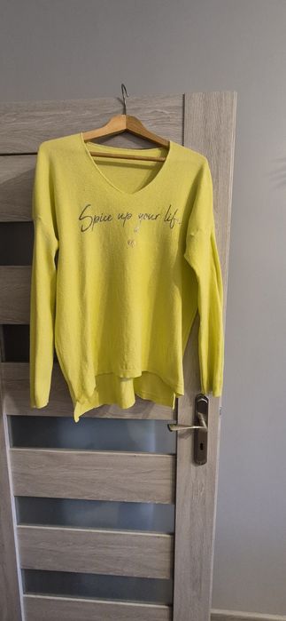 Sweter w szpic limonka