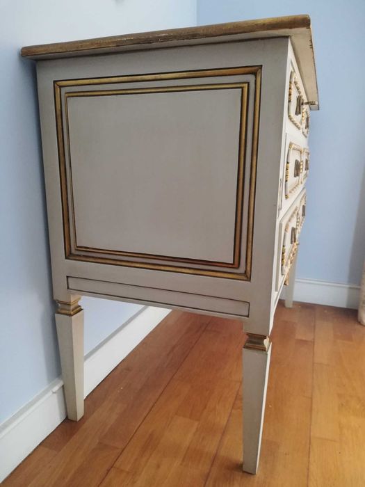 Cómoda de madeira estilo Louis XV