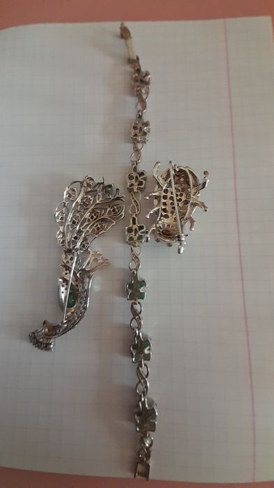 Брошки эксклюзивные парой с изумрудным браслетом