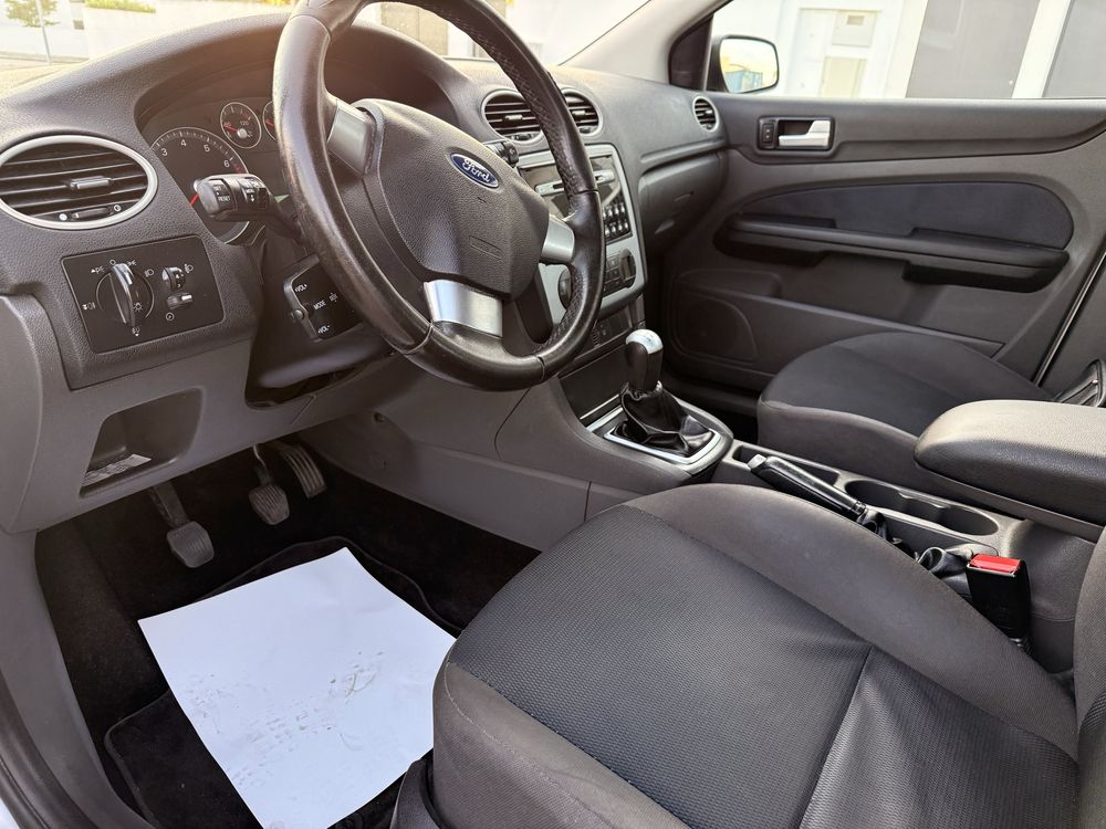 FORD FOCUS 1.4 i - 2005