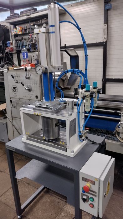 Prasa hydropneumatyczna montażowa (hydrauliczna pneumatyczna)