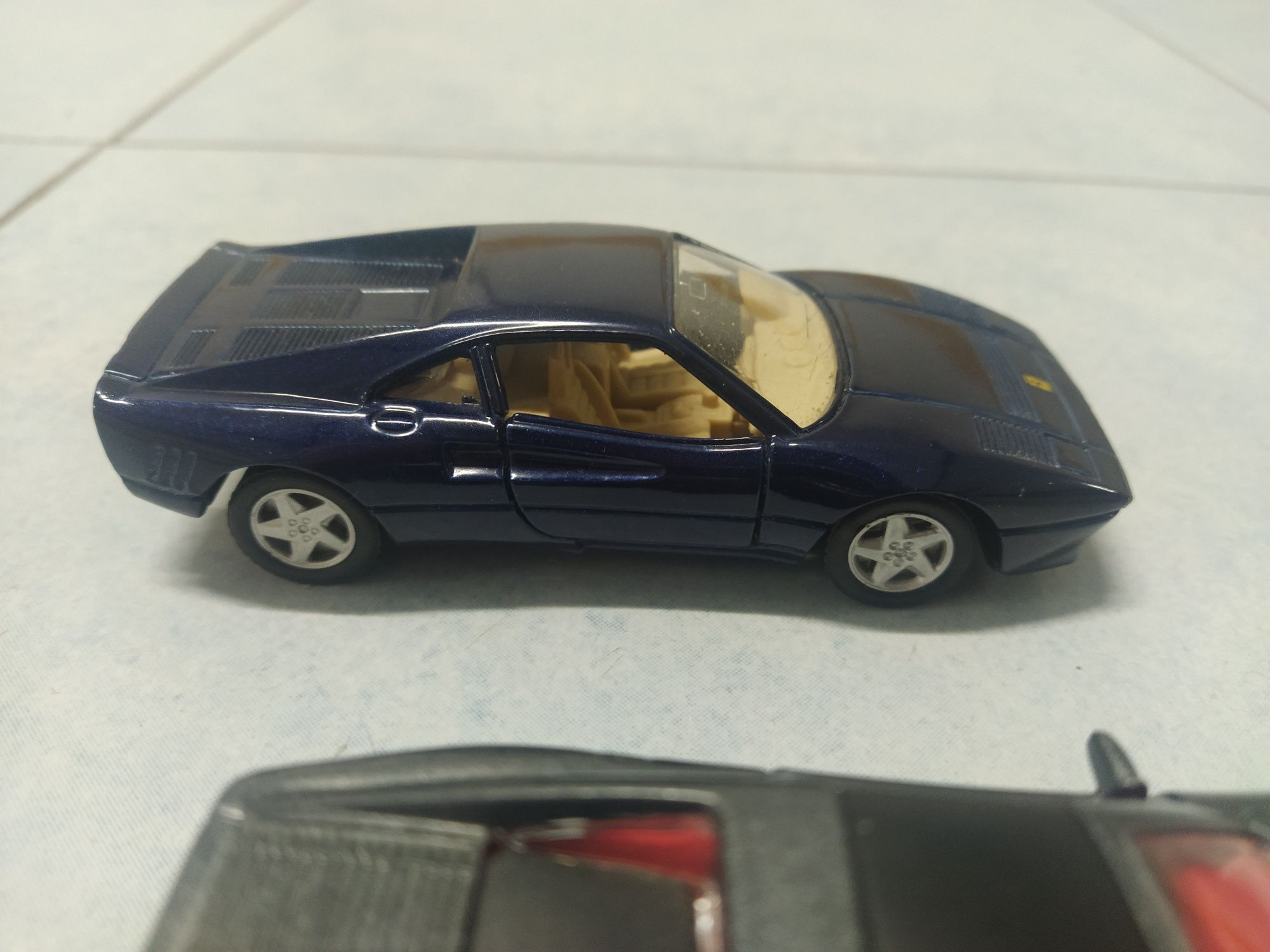 2 Carrinhos miniaturas da Ferrari - RESERVADOS