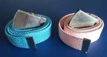 2 cintos (azul e rosa)