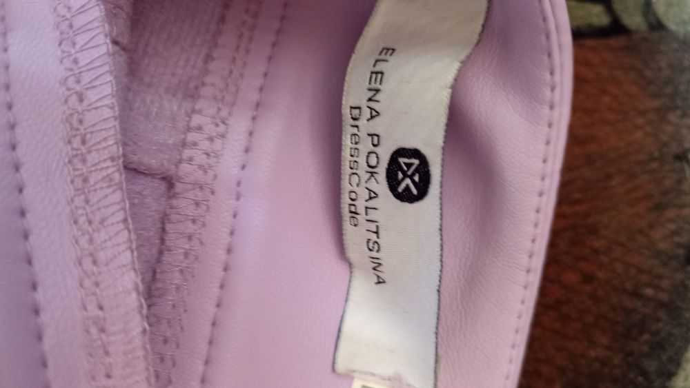 Костюм с юбкой экокожа L