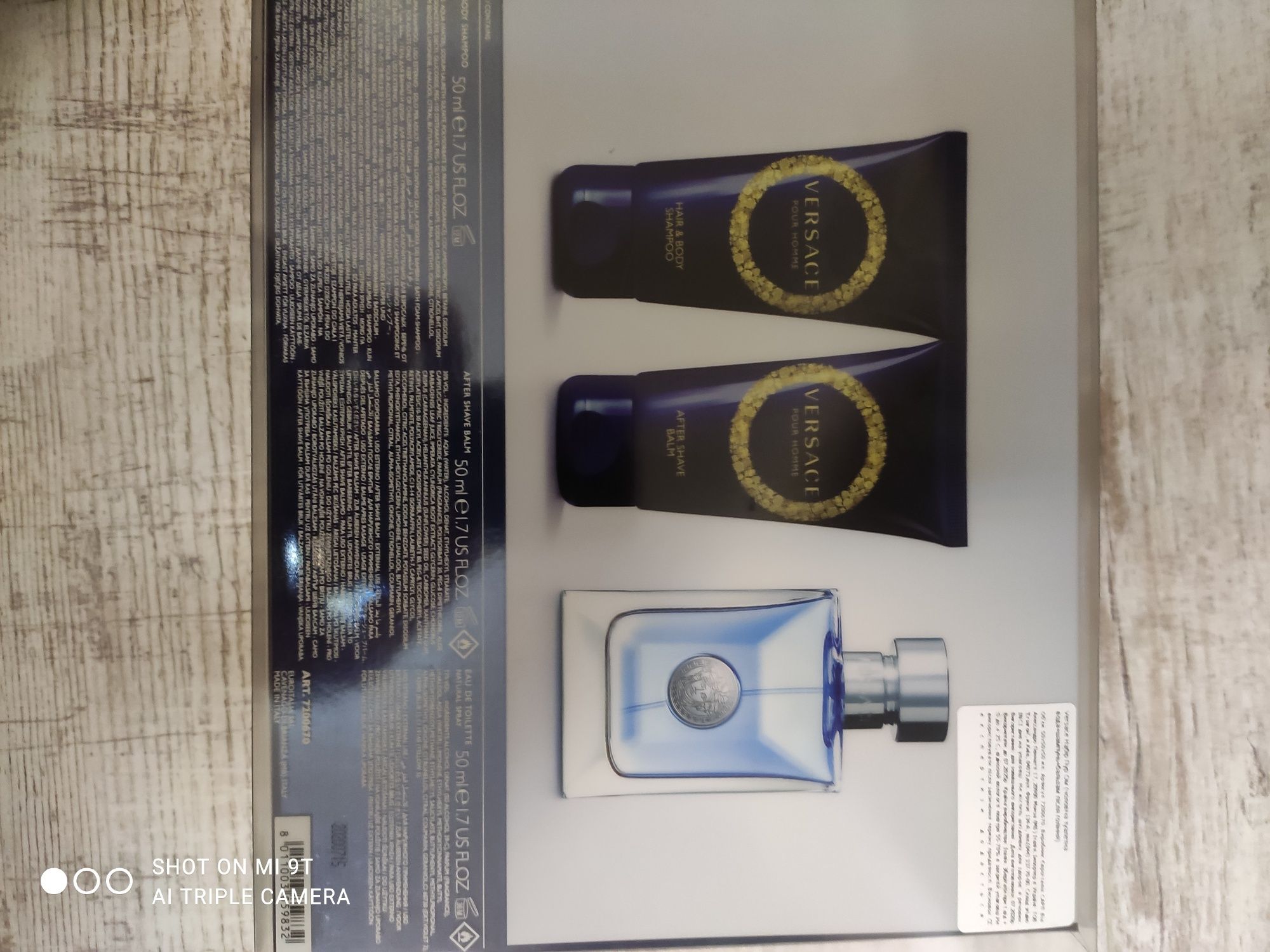 Продам оригинальную коробку духов Versace