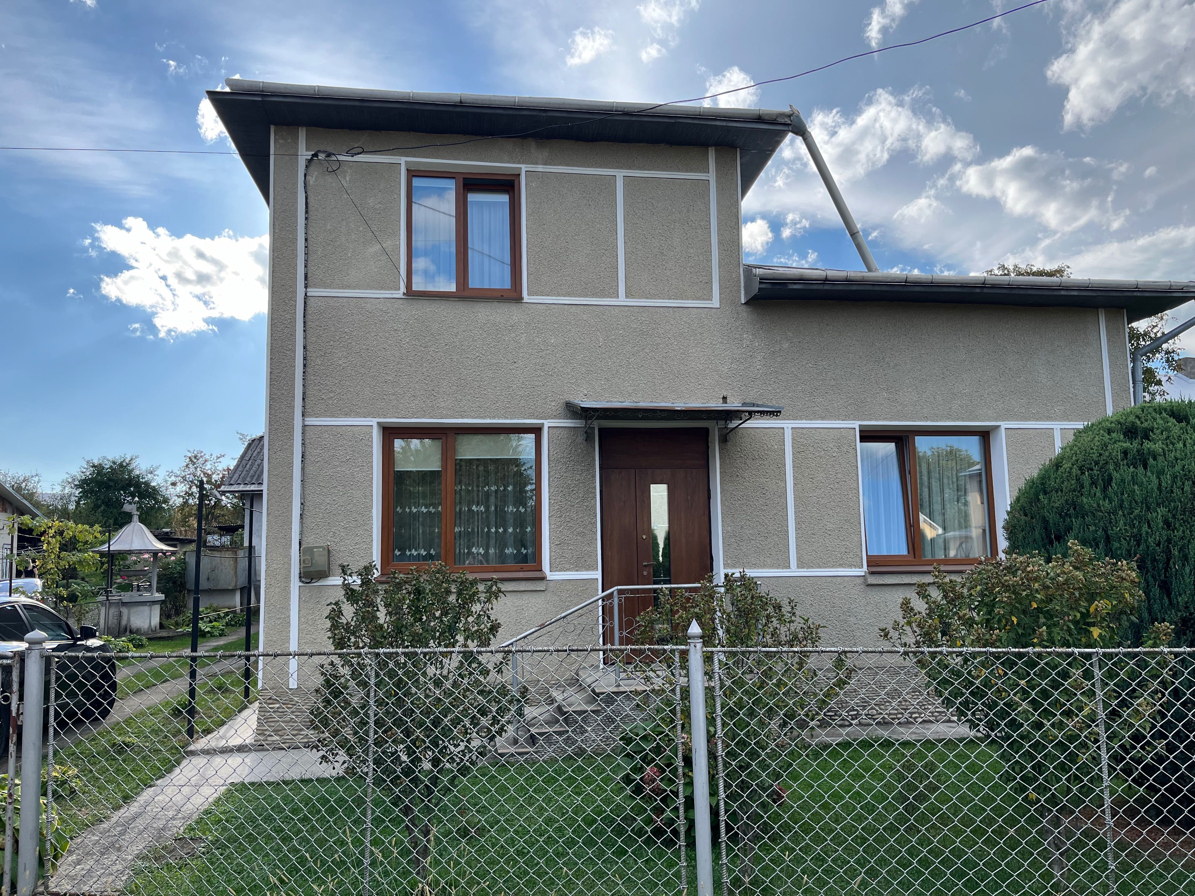 Продається господарство в смт. Кути, Косівського рн.