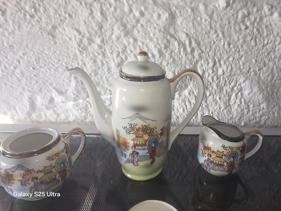 Serviço antigo de café japones casquinha de ovo