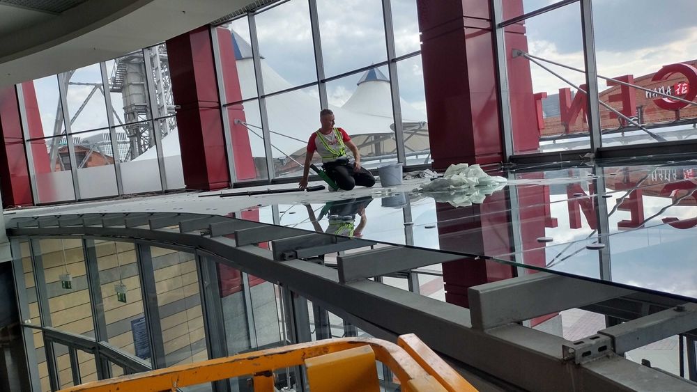 Mycie okien, pranie dywanów, tapicerki, sprzątnie pomieszczeń