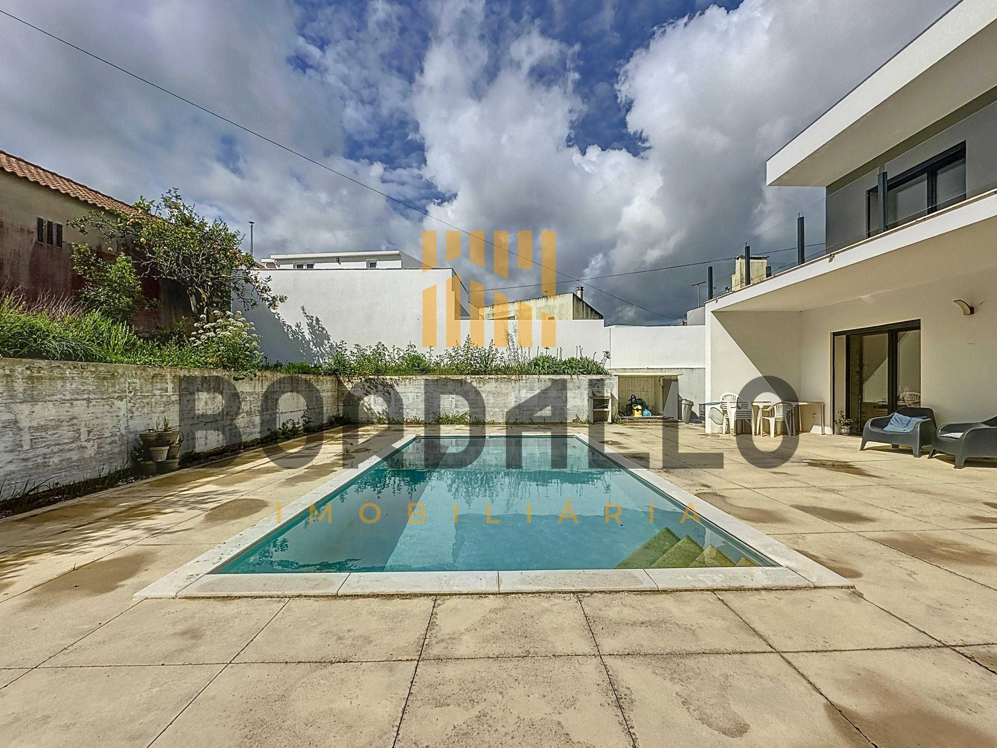 Moradia T4 - com piscina