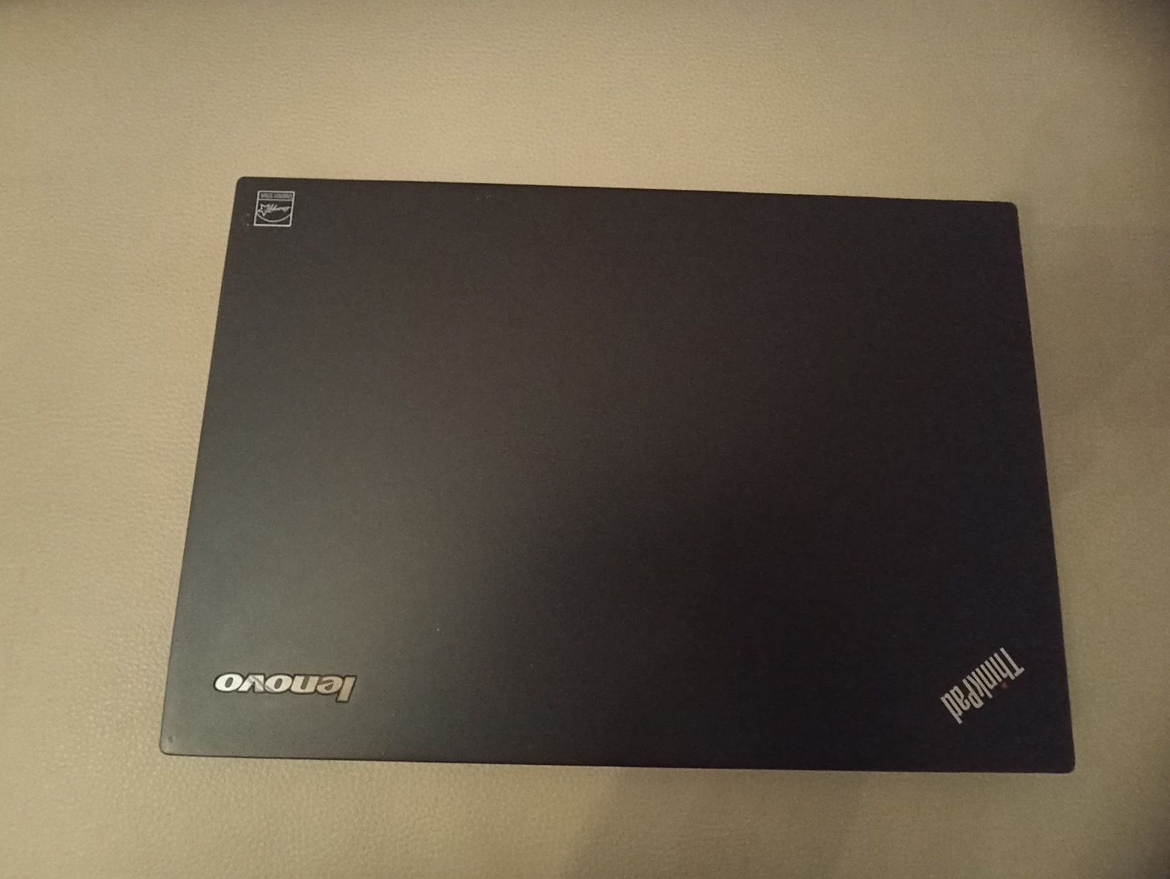 Thinkpad T440s 12 GB RAM 
Bateria com duração de