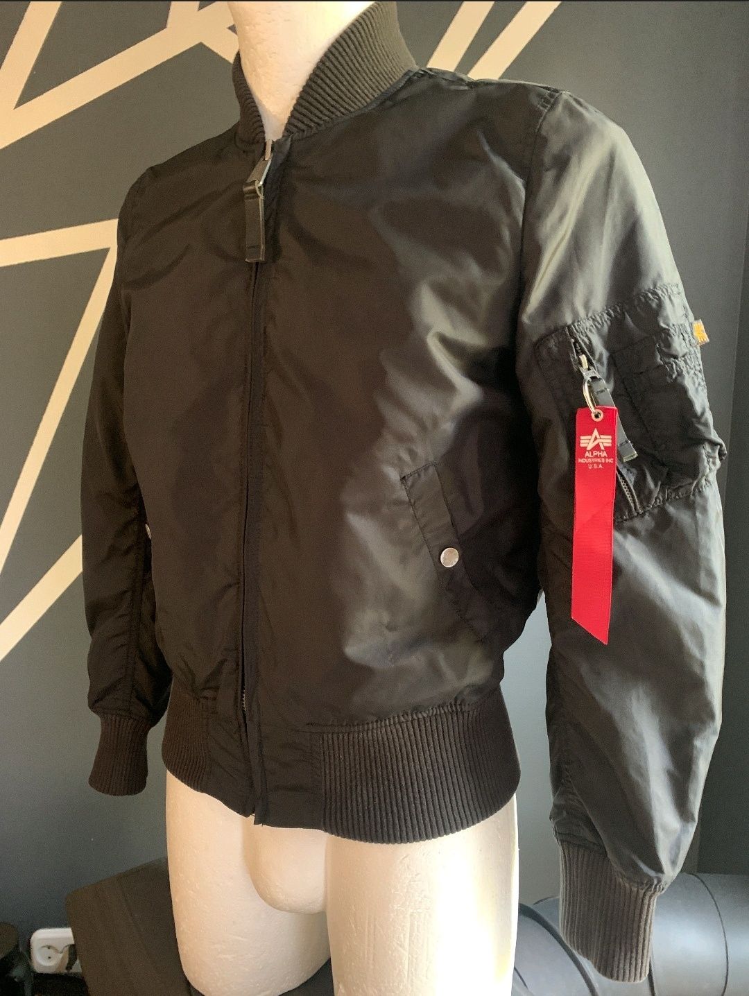 Alpha Industries, bomberka S czarna