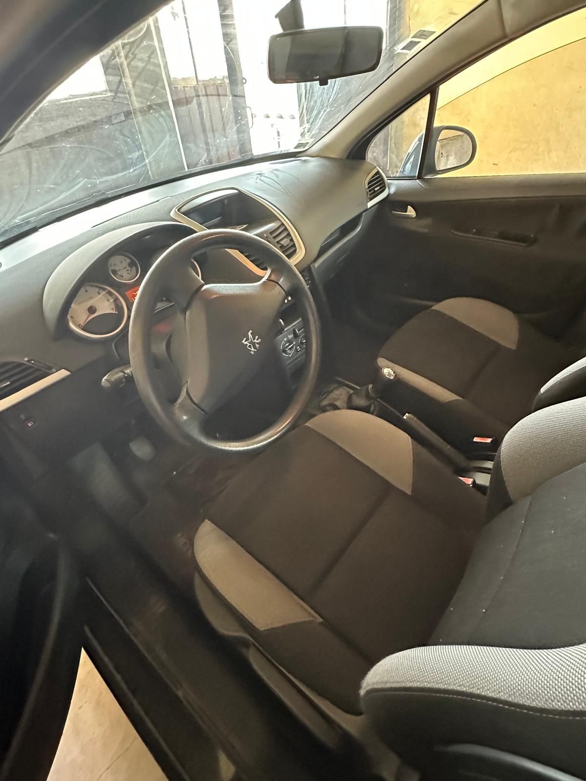Vendo Peugeot 207,2008 a gasolina com 119.000 km