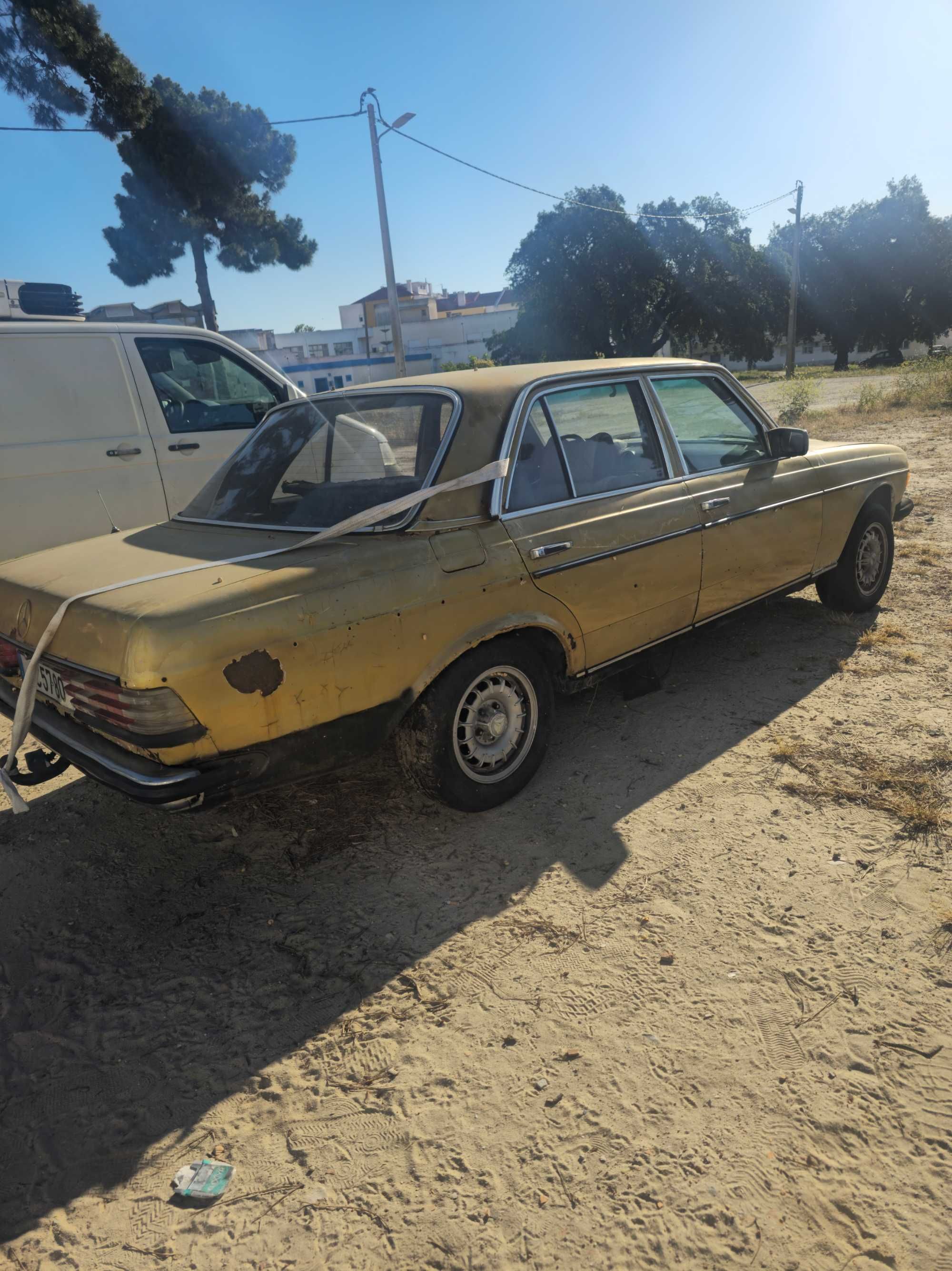 Mercedes W123 300D para peças