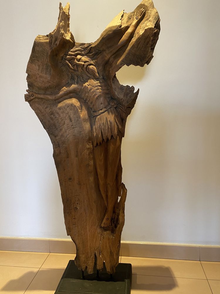 Cristo em madeira de teca