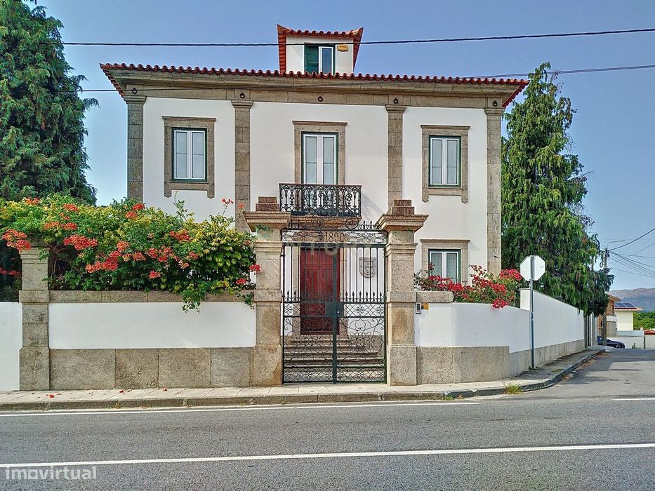 Moradia individual com 4 quartos na Meadela