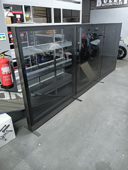 Divisórias de metal c/ vidro