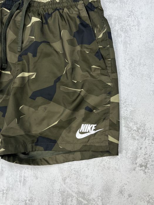 Шорти nike: камуфляжний принт і практичність