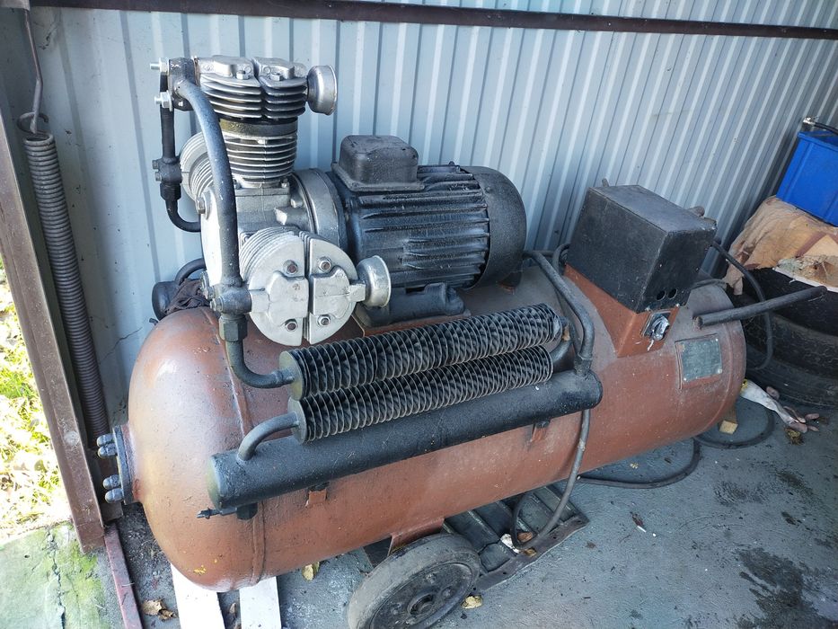 Kompresor trzy tłokowy