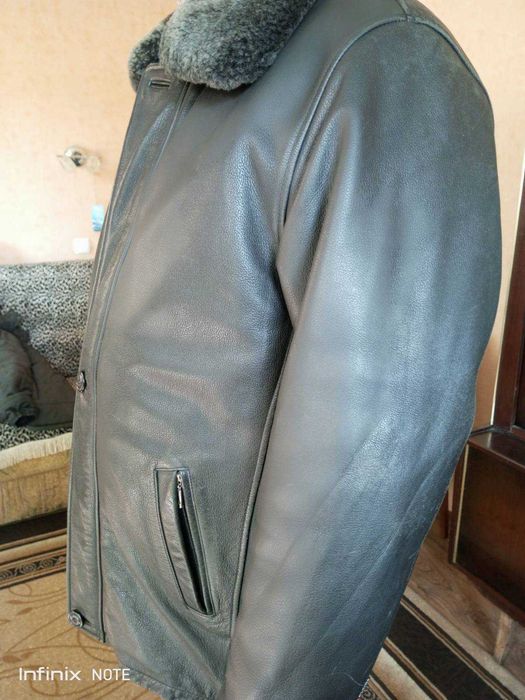 Продам куртку кожаную