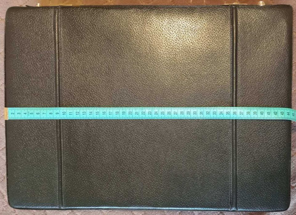 Валіза типу дипломат. Натуральна шкіра. Колір чорний.