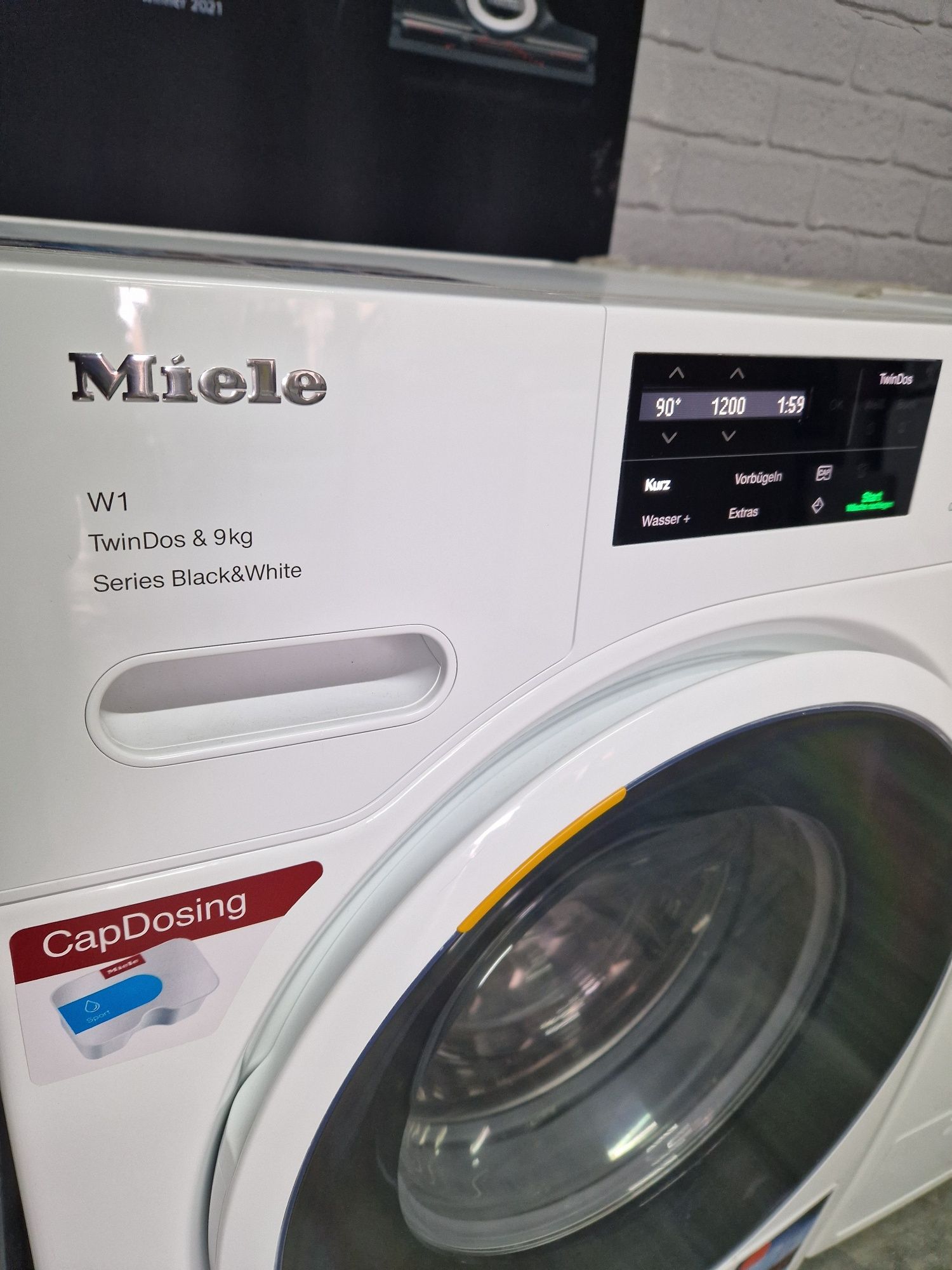 Топ пральна машина Miele WWG669 9кг 2022 рік укр мова.