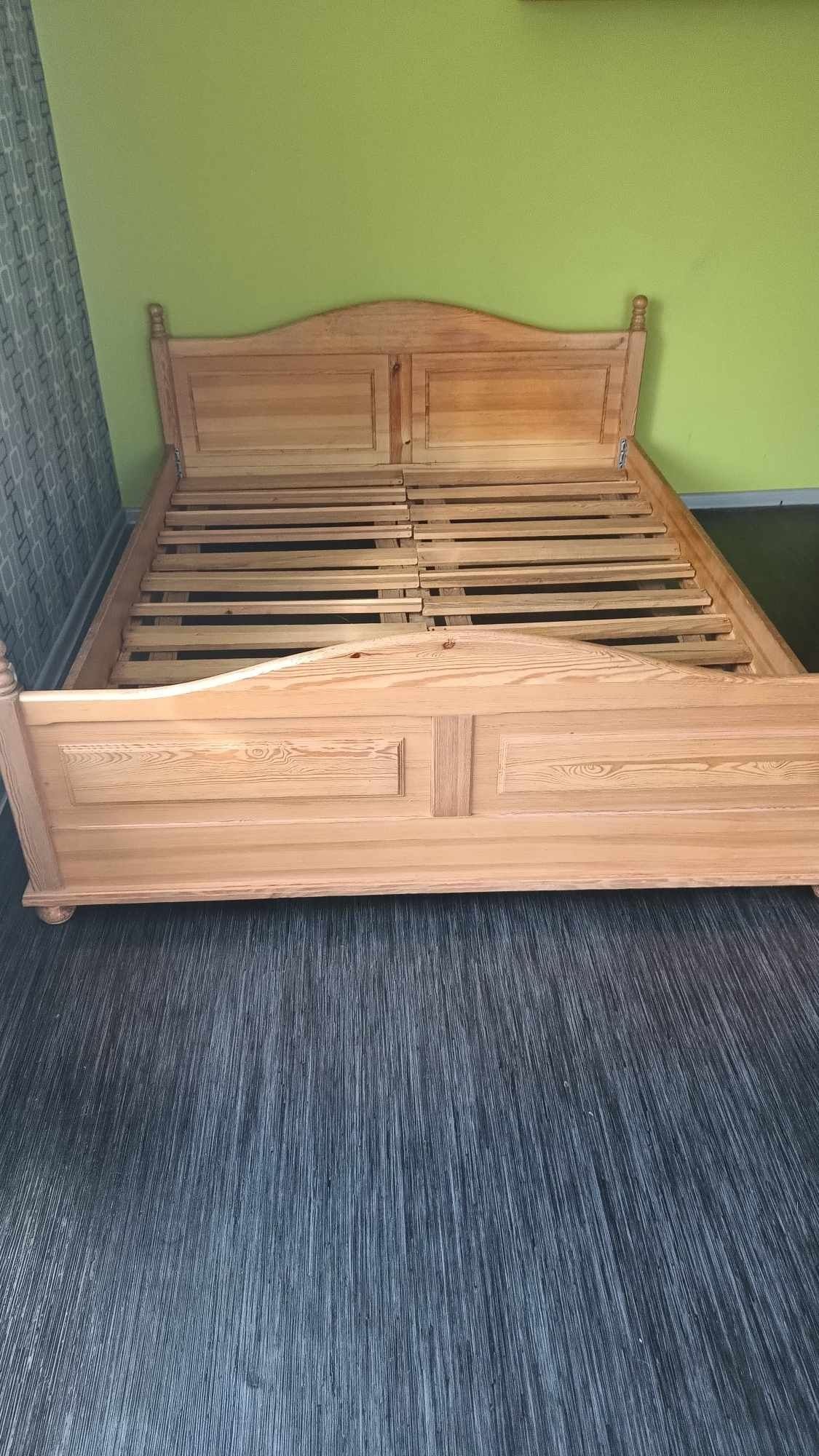 Stylowe, duże łóżko drewniane