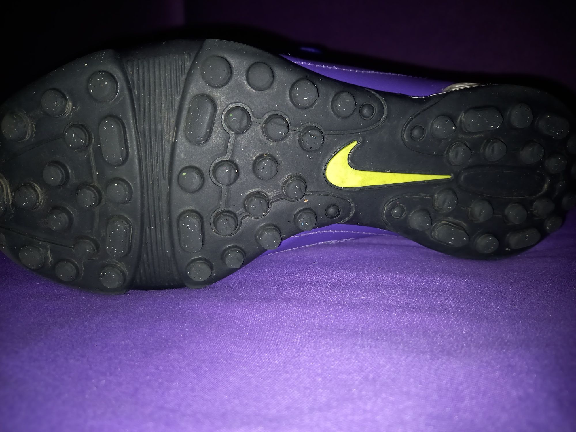Żwirówki Nike buty do pilki 35