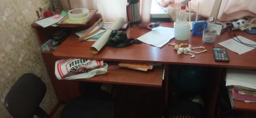 Продам письмовий стіл,робився під заказ в кімнату на двох дітей