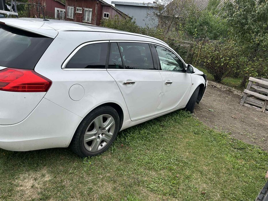 Opel Insignia uszkodzony