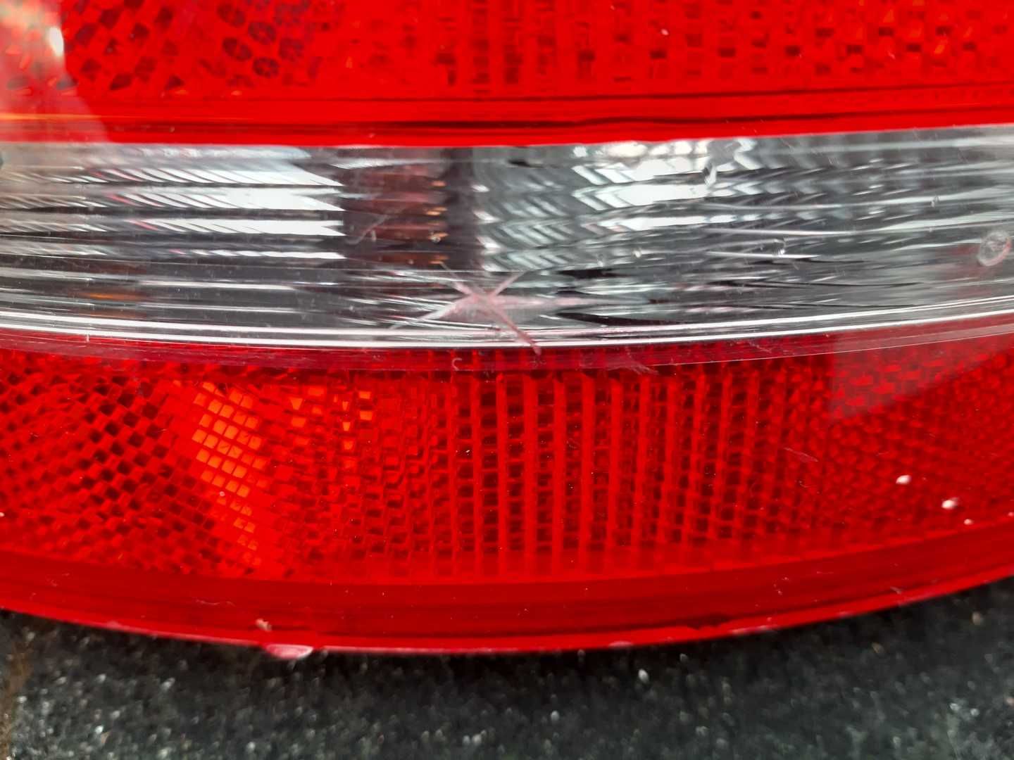 Audi A4B8 A4 B8 kombi lewa tylna lampa