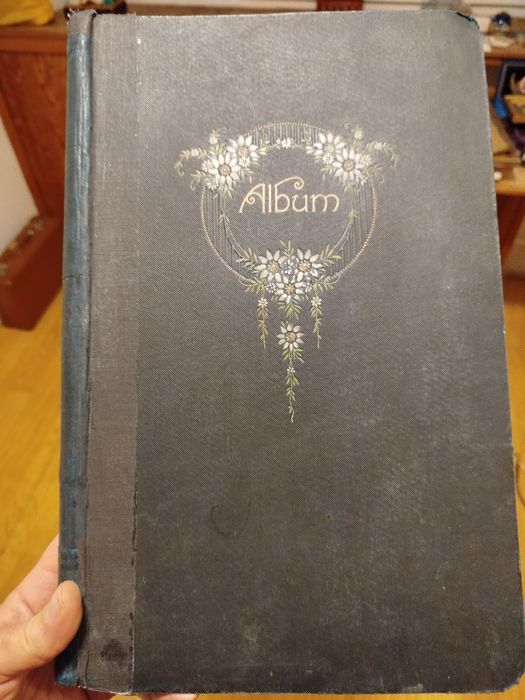 Stary album na zdjęcia
