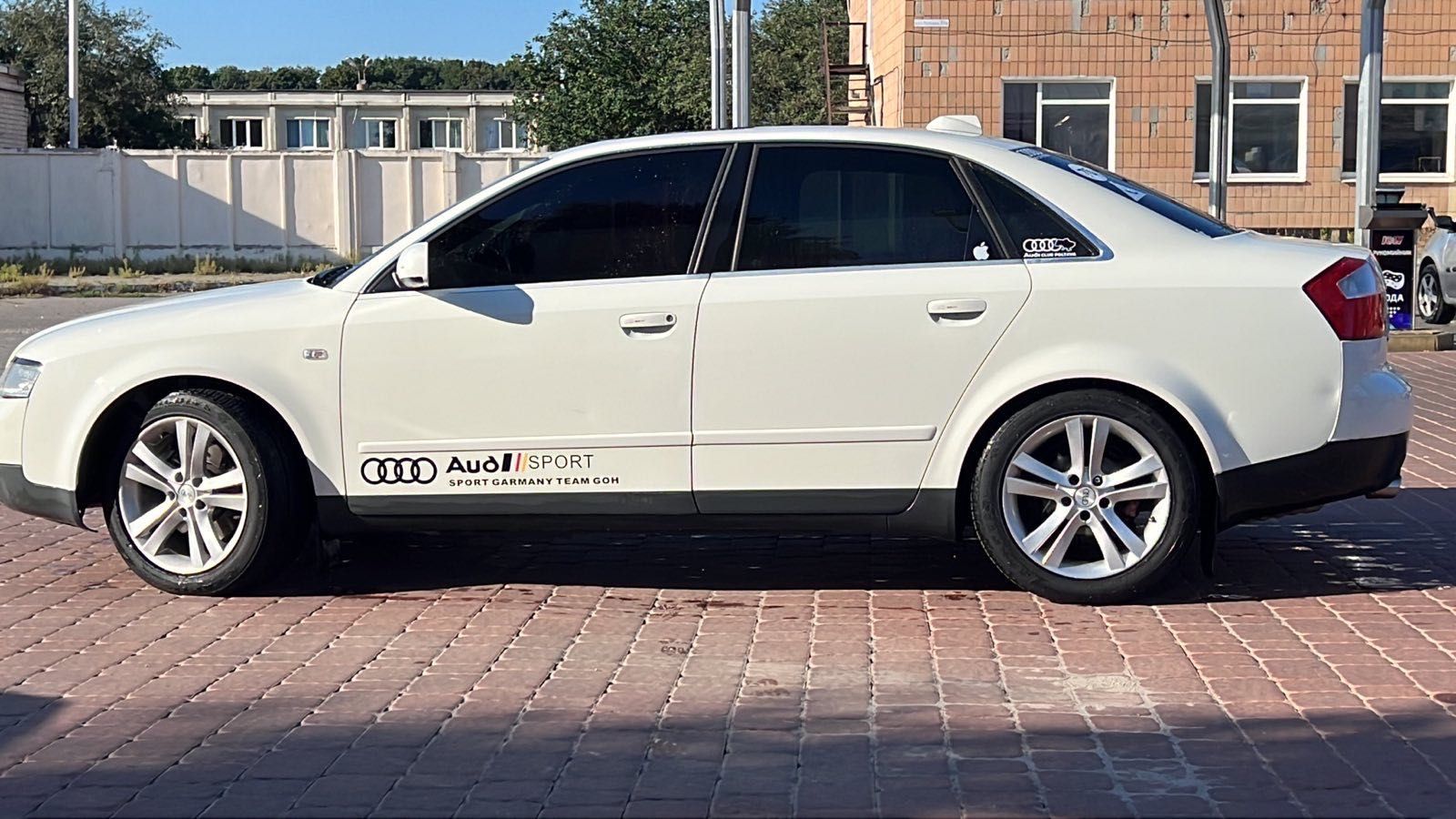 Ауді А4Б6 Quattro Легковий седан