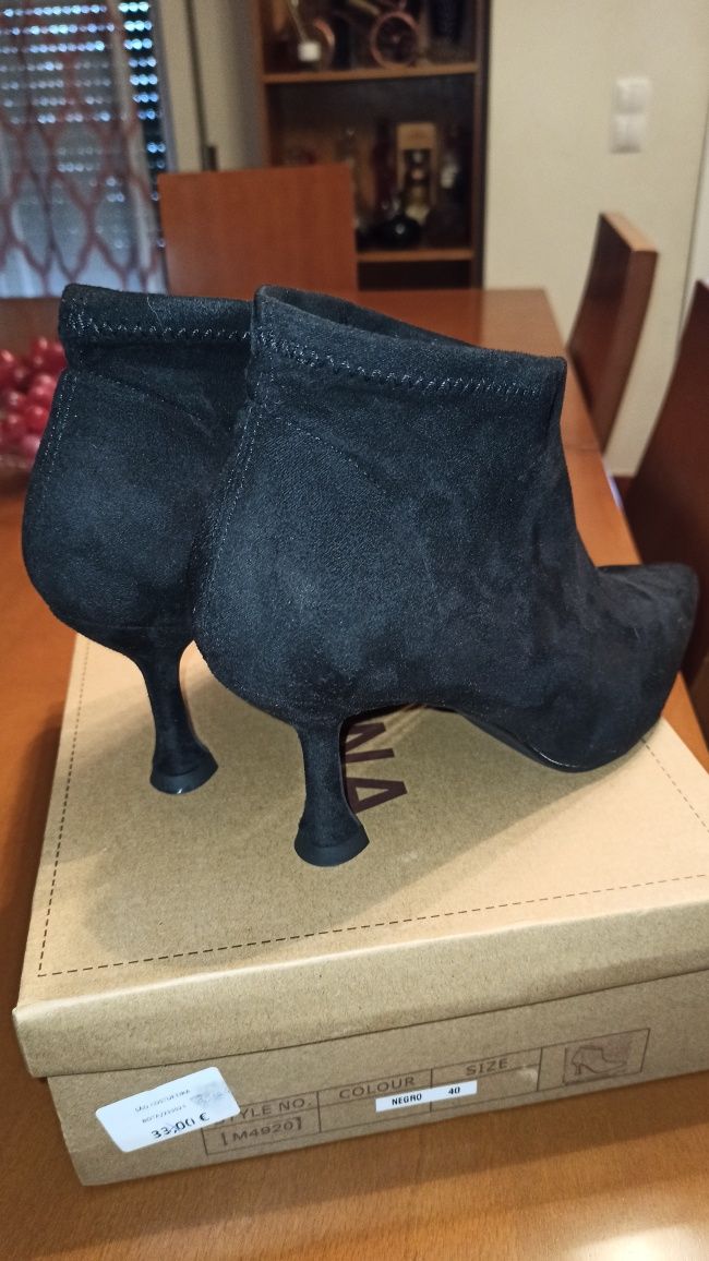 Botins de salto novos