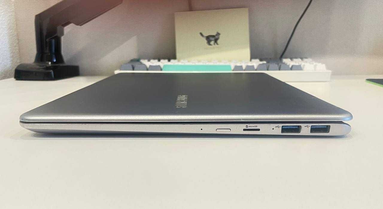 Ноутбук Samsung 15 Intel i7-8550U 1.80GHz 16GB 256GB Radeon 500 Toucsc