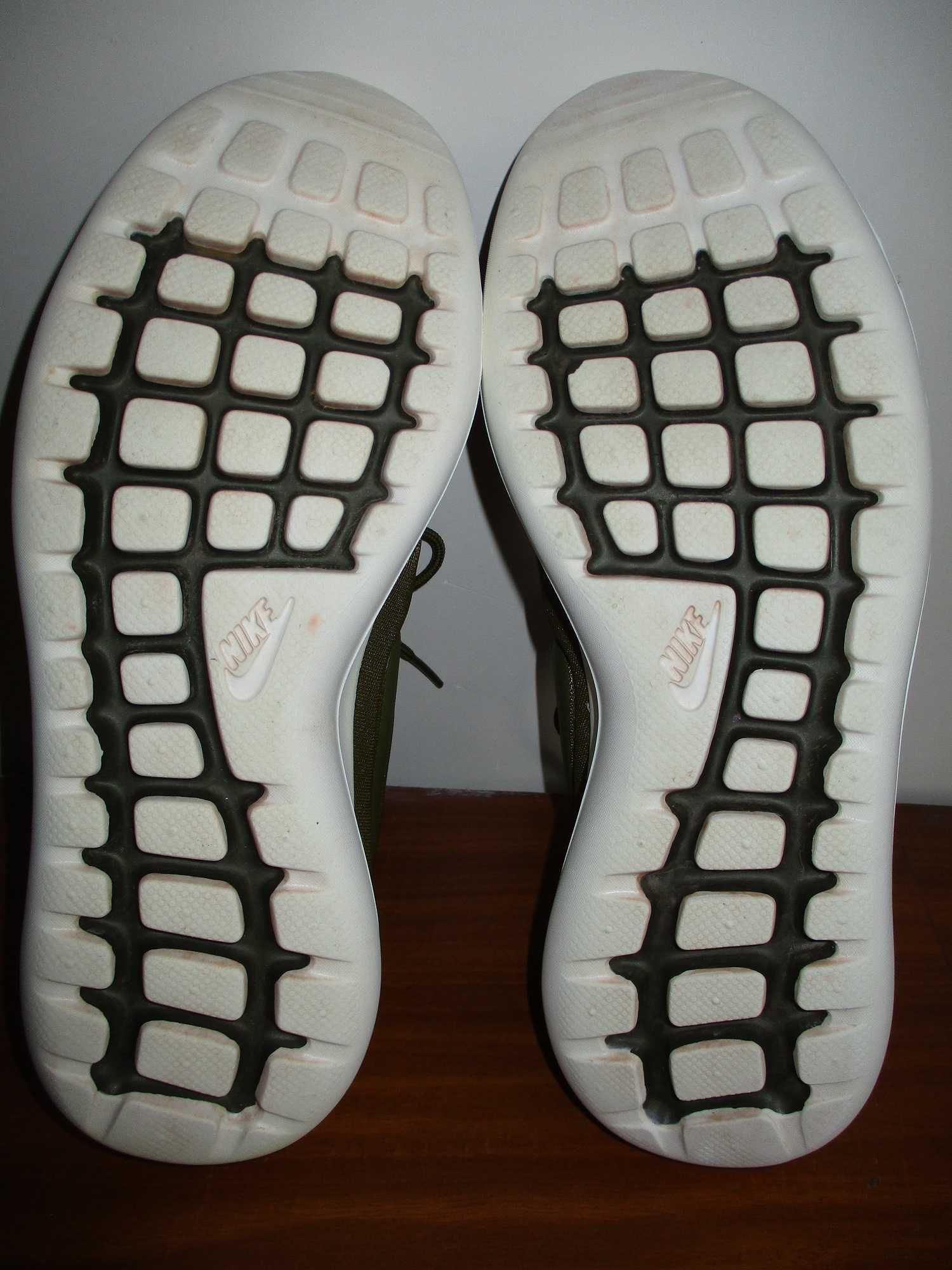 защитные кроссовки Nike