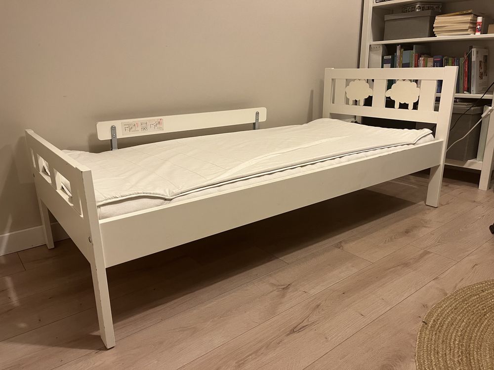 Używane łóżko IKEA Kritter z materacem i podkładem.