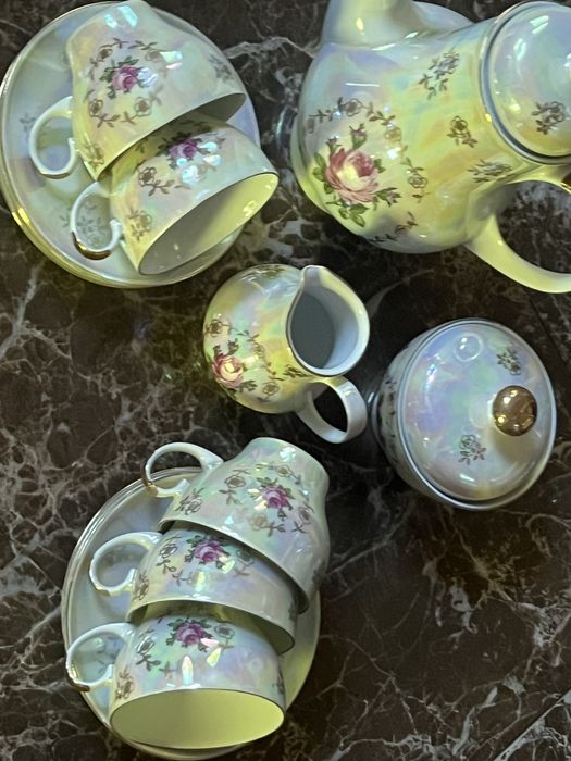 Продаеются фужеры,чашки,хрусталь