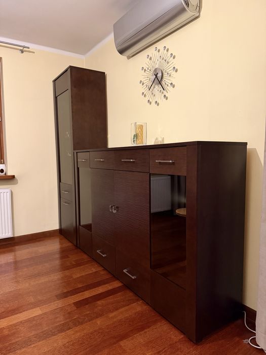 Zestaw porzadnych mebli komoda i witryna Taranko