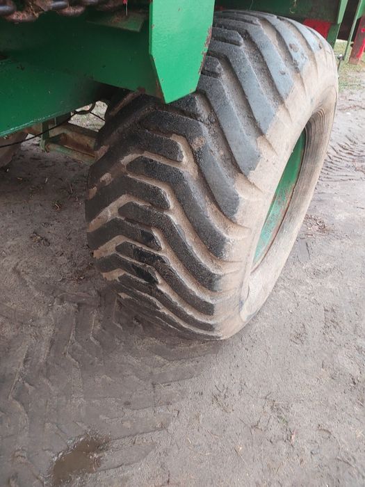 Rozrzutnik Coutand 10 t resor nie Jeantil Rolland