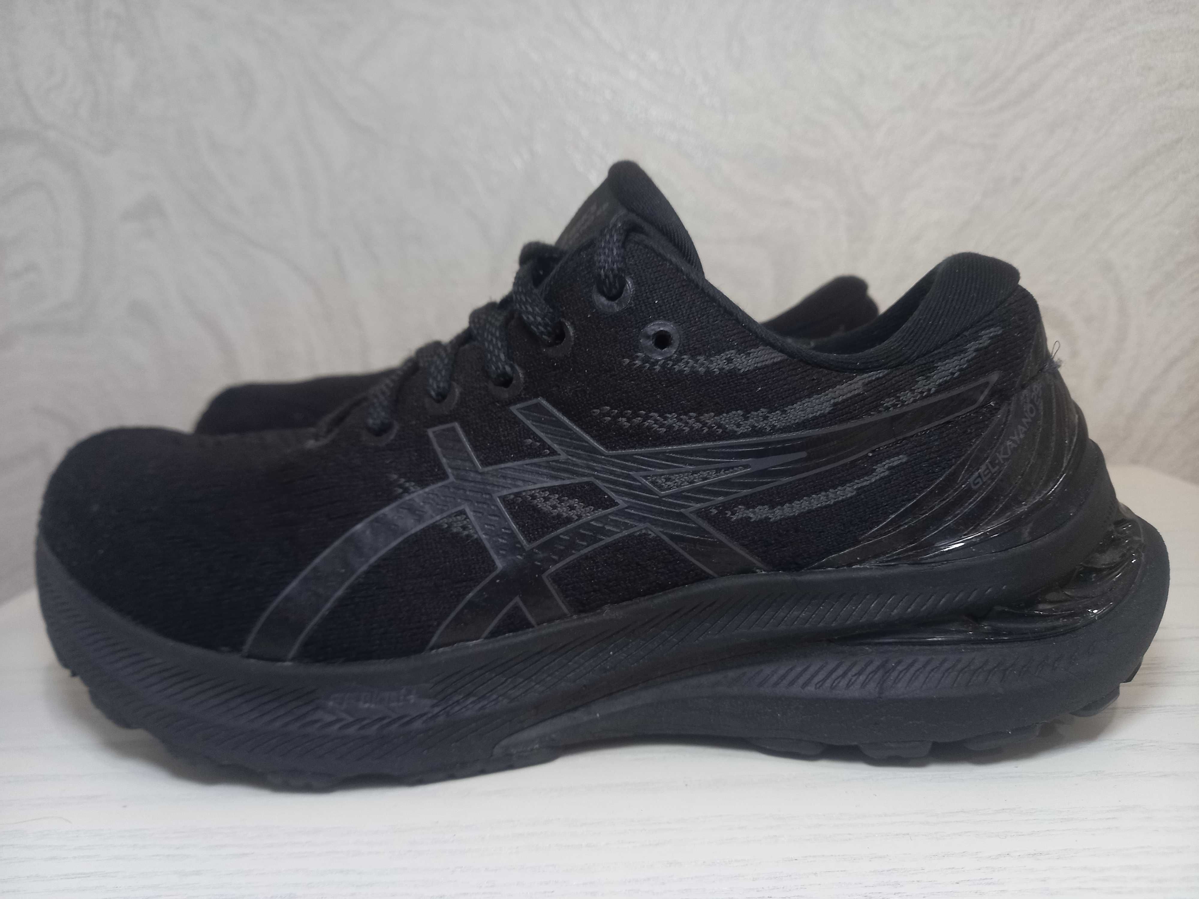 Кросівки ASICS Gel-Kayano 29 Відмінний стан 39р.