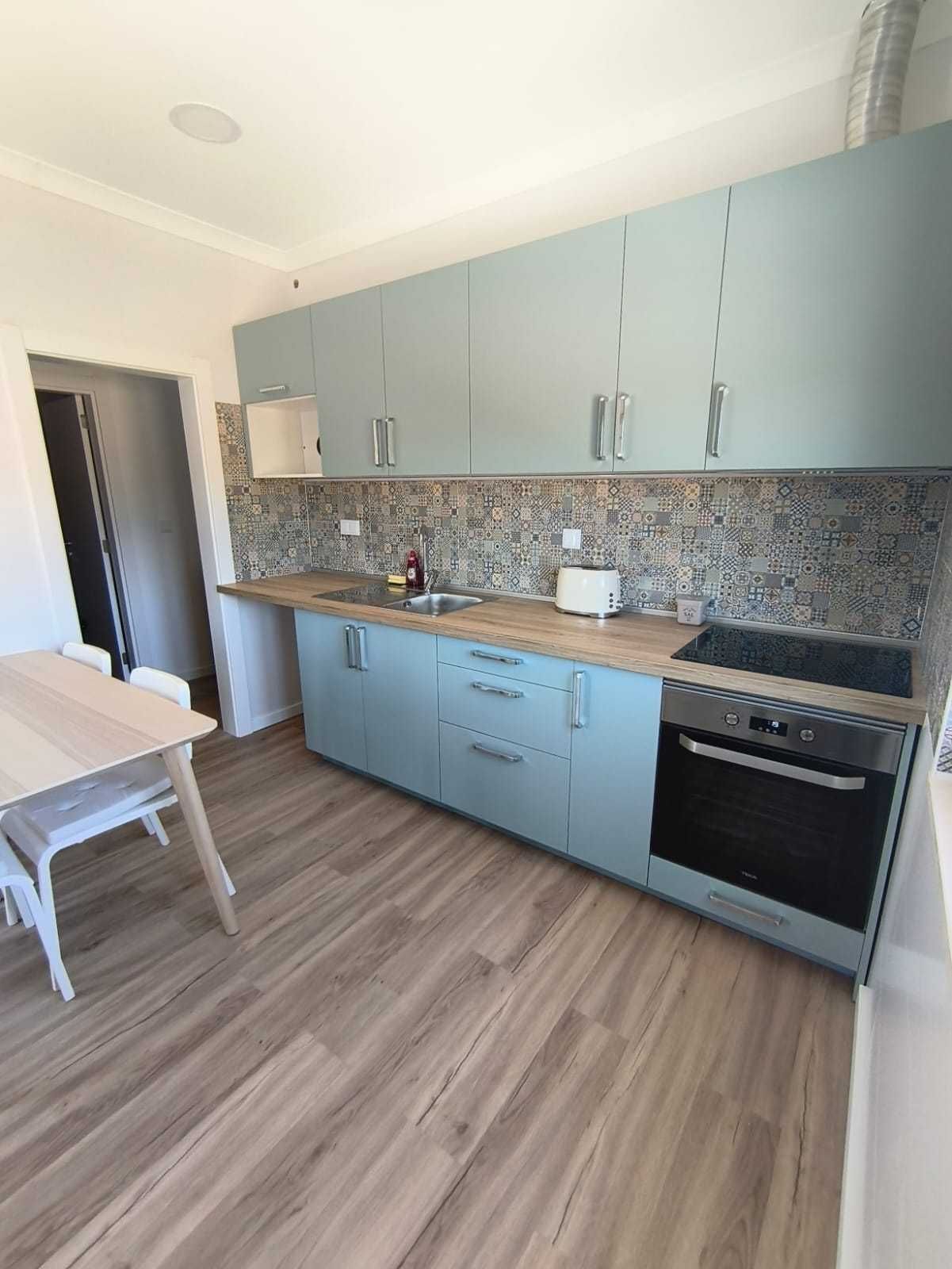 Moradia totalmente remodelada com 8 quartos para arrendamento