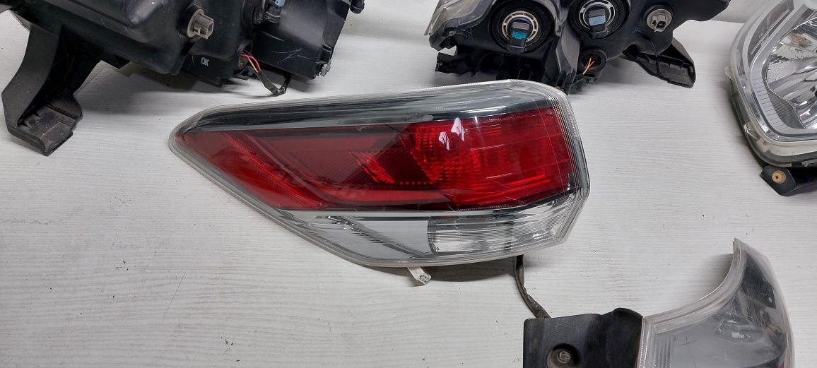 Toyota Highlander 2014 2015 2016 фонарь лихтар стоп задній