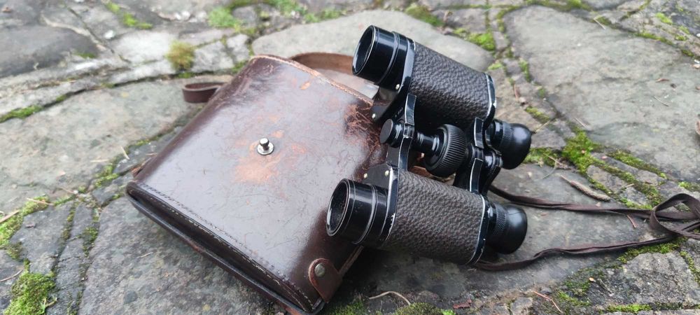 Zabytkowa francuska lornetka wojskowa z futerałem