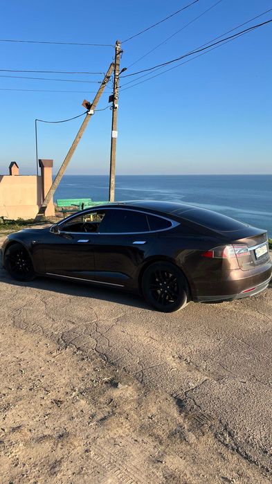 Tesla model S 60кВт 2013