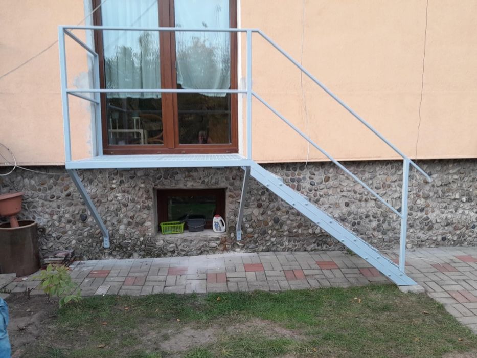 Schody metalowe zewnętrzne
