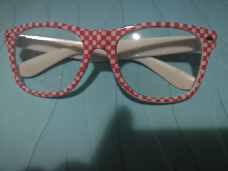 Plastikowe okulary za darmo